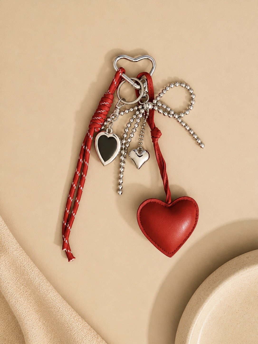 Llavero corazón rojo con cadenas